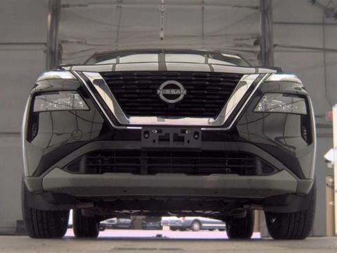 Used 2023 Nissan Rogue S AWD/4WD image 3