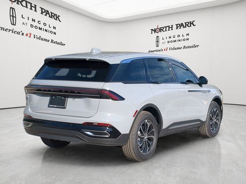New 2026 Lincoln Nautilus Premier AWD/4WD image 5