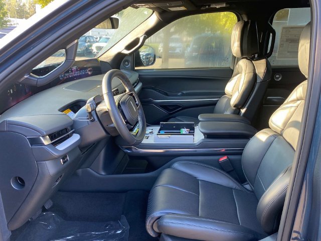 New 2027 Lincoln Navigator Reserve w/ Jet Appearance Package AWD/4WD image 10