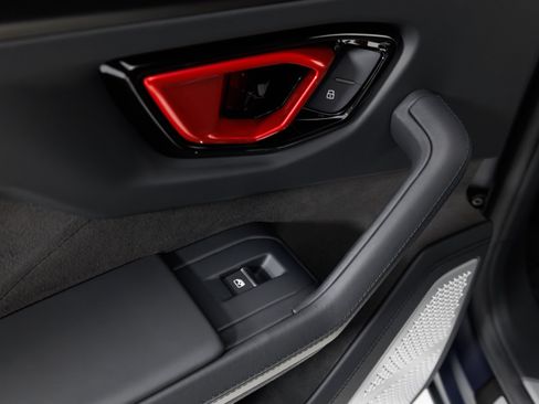 Used 2025 Lamborghini Urus Performante AWD/4WD image 57