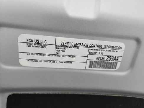 Used 2024 Chrysler Pacifica Touring-L image 20