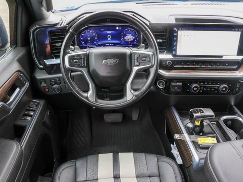 Used 2022 Chevrolet Silverado 1500 RST AWD/4WD image 21