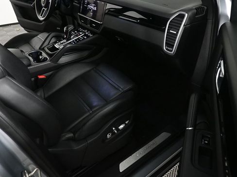 Used 2021 Porsche Cayenne AWD/4WD image 21