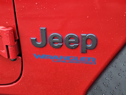 Used 2022 Jeep Wrangler Unlimited Rubicon 4xe w/ Cold Weather Group AWD/4WD image 8