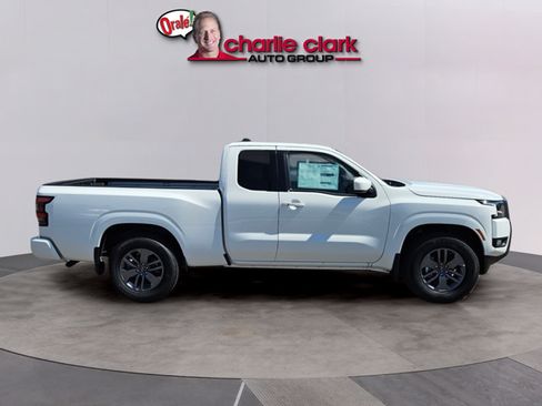 Certified 2025 Nissan Frontier SV w/ SV Convenience Package RWD image 7