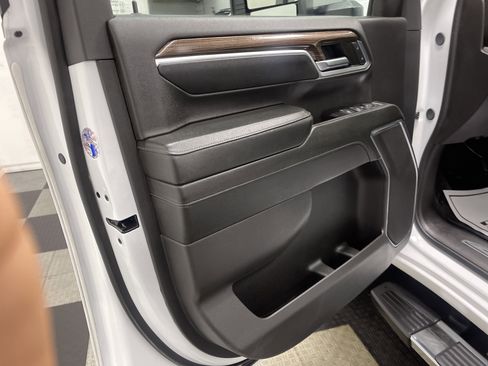 Used 2024 Chevrolet Silverado 2500 LT image 10