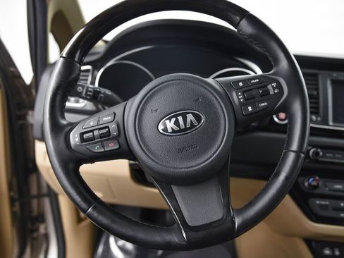 Used 2015 Kia Sedona SX Limited w/ SXL Technology Package image 17