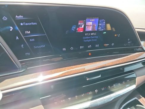 Certified 2022 Cadillac Escalade Premium Luxury Platinum AWD/4WD image 37