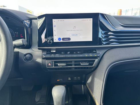 Used 2025 Toyota Camry LE image 18