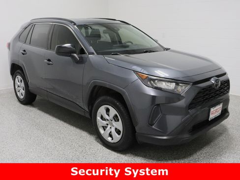 Used 2019 Toyota RAV4 LE image 4