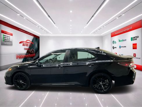 Used 2022 Toyota Camry SE image 5