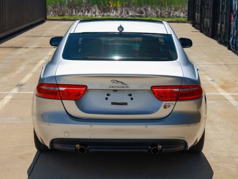 Used 2017 Jaguar XE Premium RWD image 9