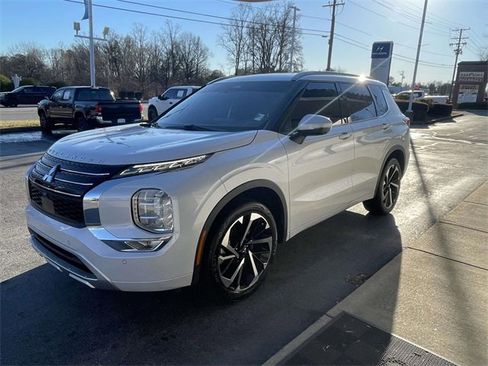 Used 2022 Mitsubishi Outlander SEL image 3