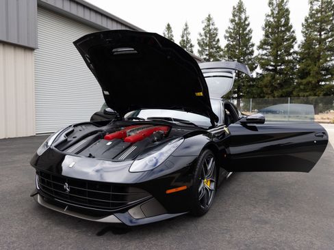 Used 2014 Ferrari F12 Berlinetta image 28