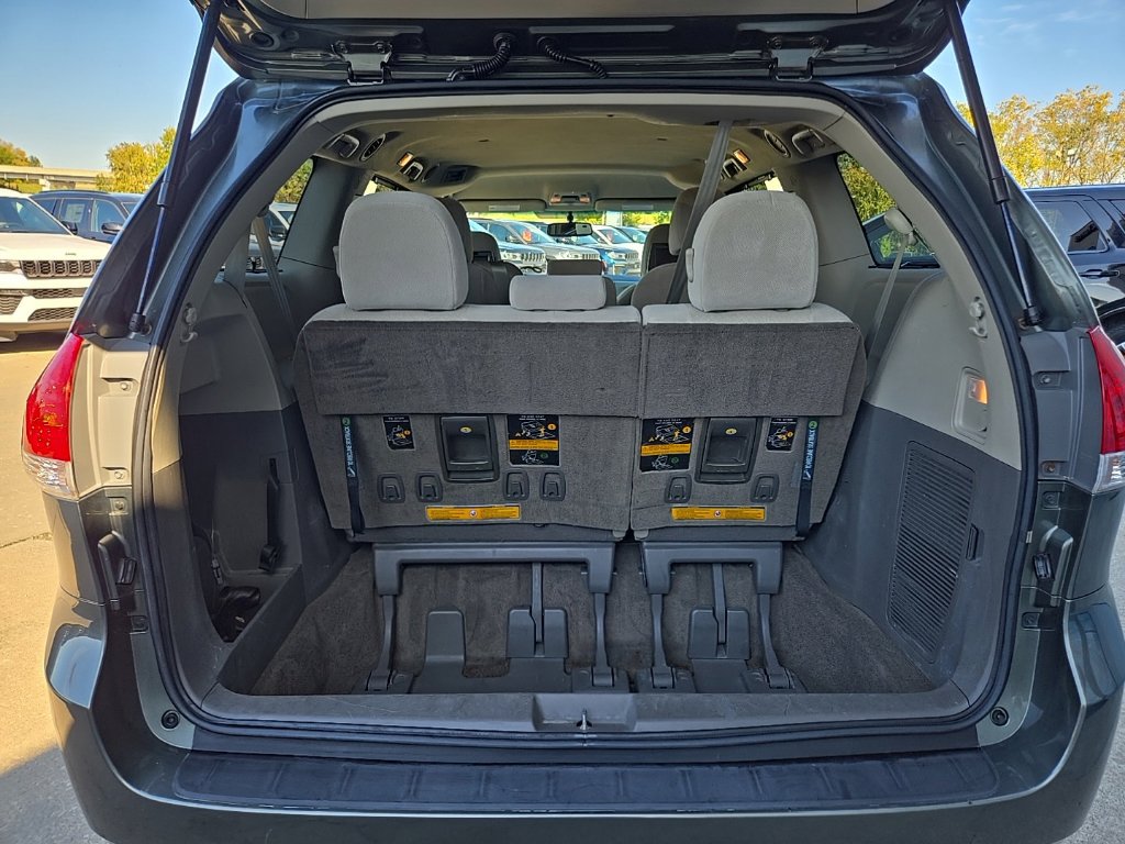 Used 2013 Toyota Sienna LE FWD image 32