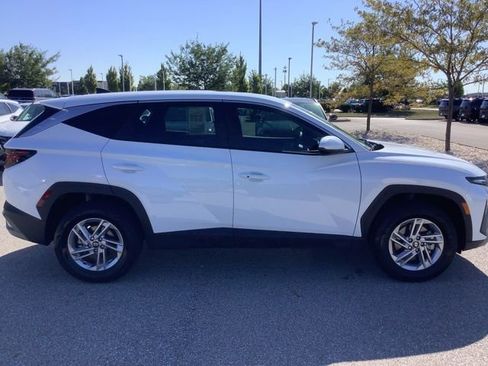 Used 2025 Hyundai Tucson SE image 4