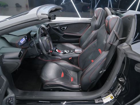 Used 2020 Lamborghini Huracan EVO image 26