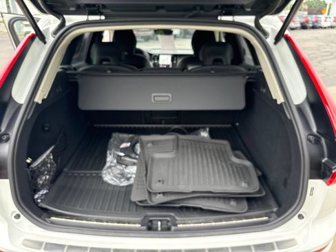 Certified 2025 Volvo XC60 T8 Plus w/ Protection Package Premier AWD/4WD image 40