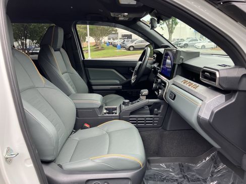 Used 2025 Toyota 4Runner Trailhunter AWD/4WD image 34