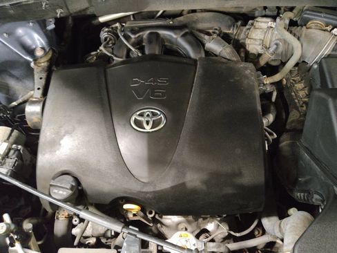 Used 2018 Toyota Highlander LE image 30