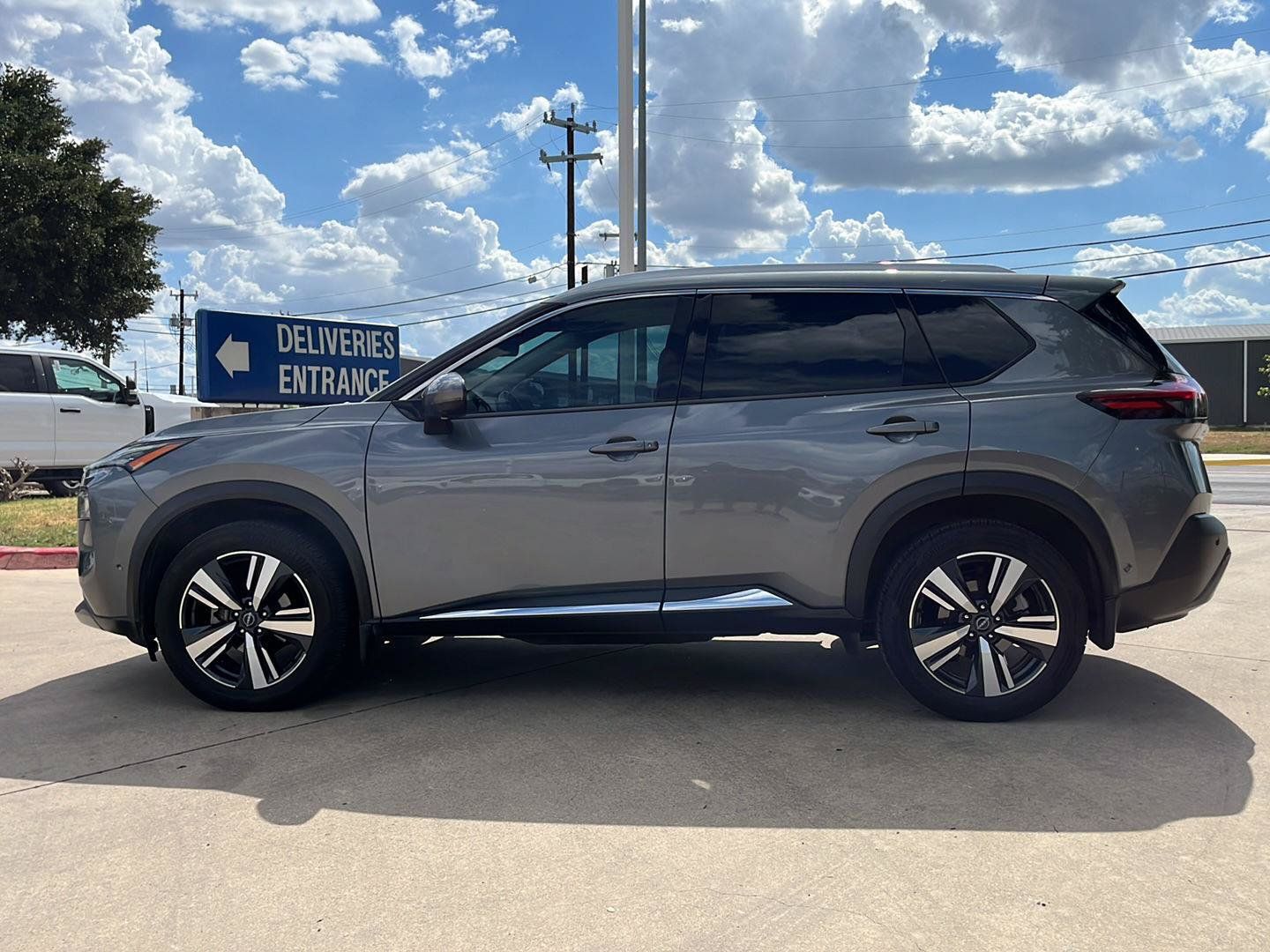 Used 2023 Nissan Rogue SL w/ SL Premium Package FWD image 8
