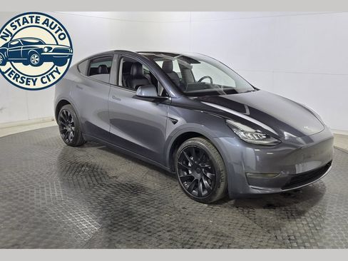 Used 2021 Tesla Model Y Long Range AWD/4WD image 1