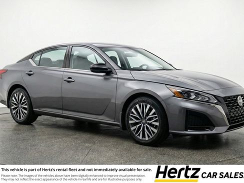 Used 2025 Nissan Altima 2.5 SV FWD image 1