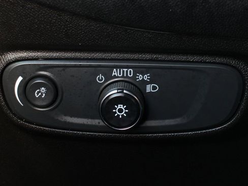 Used 2022 Chevrolet Equinox LT w/ Driver Convenience Package image 20