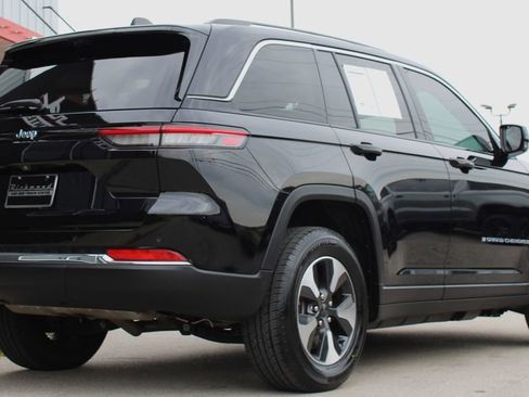 Used 2023 Jeep Grand Cherokee 4WD 4xe w/ Luxury Tech Group II image 10