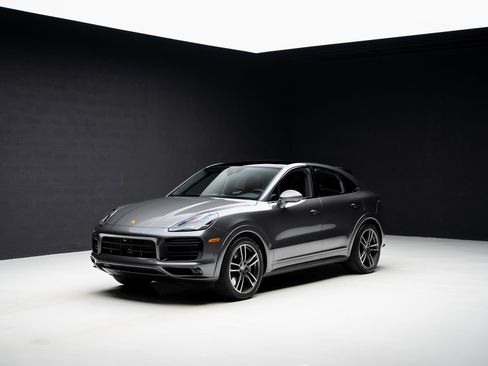 Used 2023 Porsche Cayenne Turbo image 4