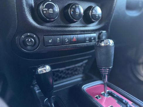 Used 2016 Jeep Wrangler Unlimited Rubicon image 48