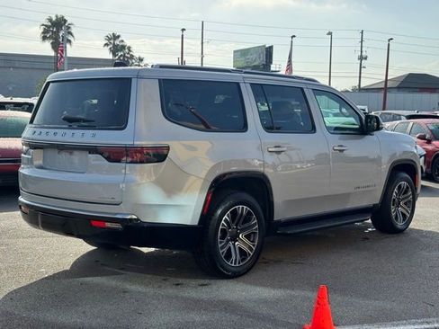 Used 2024 Jeep Wagoneer Series II w/ Flexible Seating Group image 7