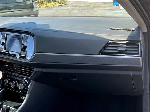 Used 2024 Volkswagen Jetta SE image 25