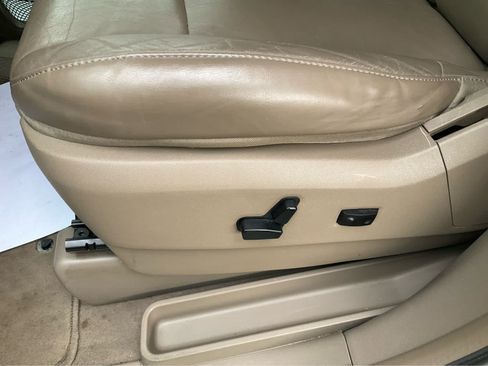 Used 2011 Chrysler Town & Country Limited FWD image 14