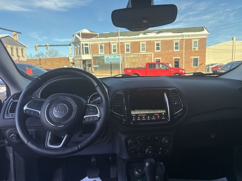 Used 2018 Jeep Compass Limited w/ Navigation Group image 14