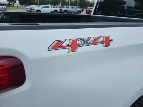 Certified 2025 Chevrolet Silverado 1500 LT AWD/4WD image 6