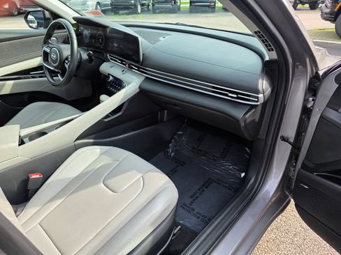 Used 2024 Hyundai Elantra Limited FWD image 9