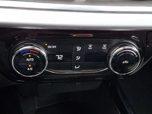 Used 2025 Chevrolet Trax LT FWD image 18