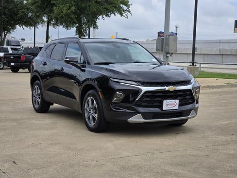 Used 2024 Chevrolet Blazer LT FWD image 3