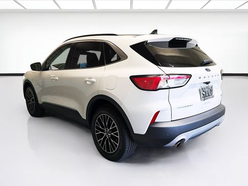 Used 2022 Ford Escape Titanium FWD image 6