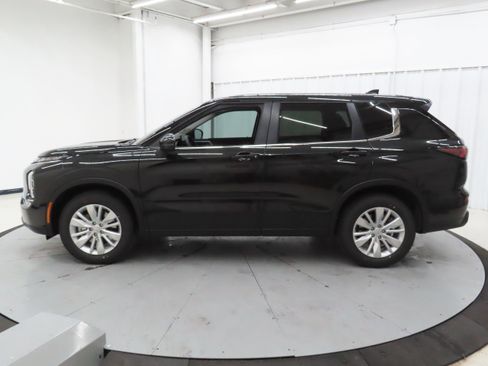 New 2026 Mitsubishi Outlander ES FWD image 7