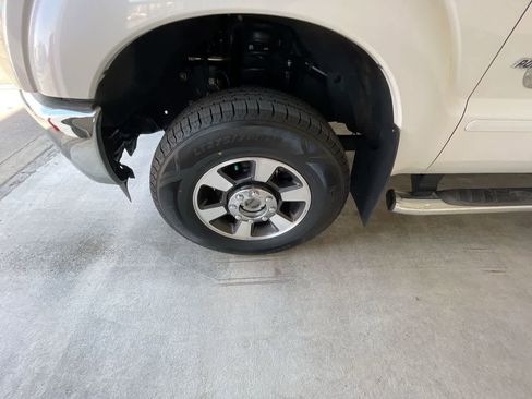 Used 2016 Ford F250 Lariat w/ Lariat Interior Package image 10