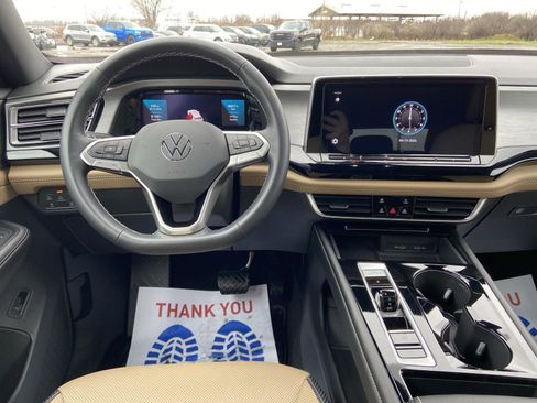 Used 2024 Volkswagen Atlas Cross Sport SE image 37