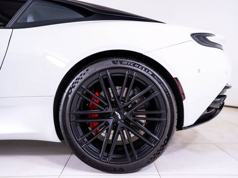 Used 2025 Aston Martin DB12 Coupe RWD image 17