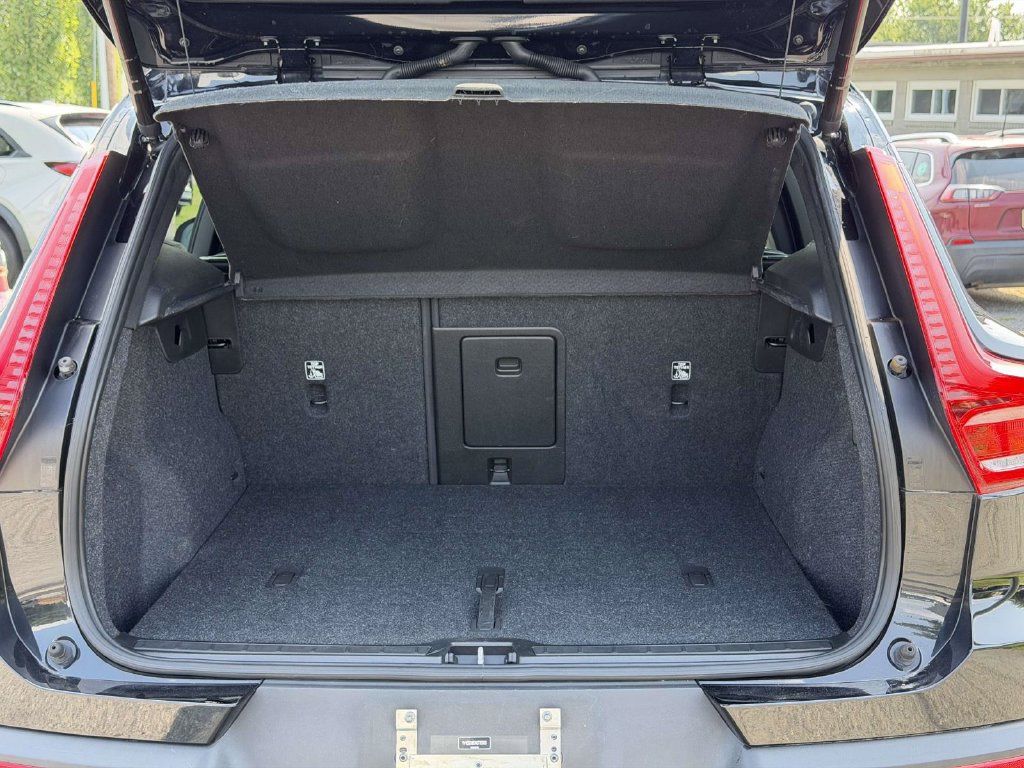 Used 2022 Volvo XC40 P8 Recharge Ultimate AWD/4WD image 13