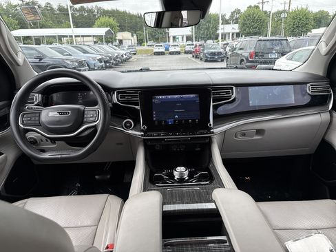 Used 2022 Jeep Wagoneer Series III w/ Flexible Seating Group AWD/4WD image 28