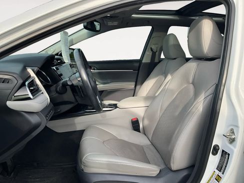 Used 2018 Toyota Camry XSE w/ Audio Package FWD image 11