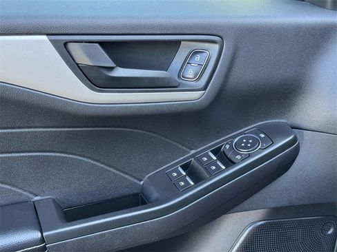Used 2022 Ford Escape SE w/ SE Sport Appearance Package image 17