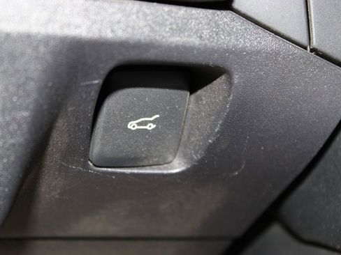 Used 2020 Ford Fusion SE image 32