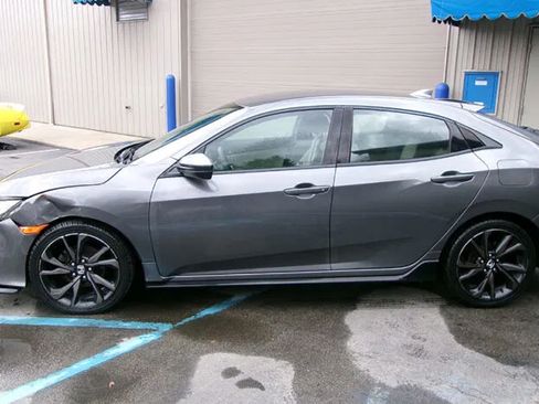 Used 2017 Honda Civic Sport image 4